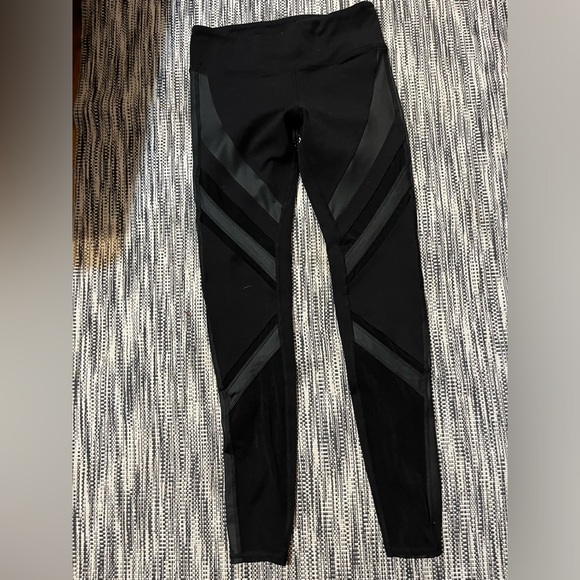 ALO Epic High Waist Leggings -Black - XS - Picture 3 of 10
